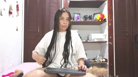 Snapshot of elizabeth_evanz chatting on 02/12/25, 12:58 elizabeth online show from 02/12/25, 12:58