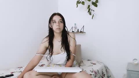 Snapshot of elizabeth_evanz chatting on 10/31/25, 02:18 elizabeth online show from 10/31/25, 02:18