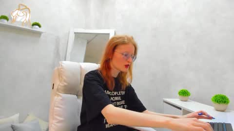 Snapshot of elizabeth_harpper chatting on 03/10/25, 08:15 Elizabeth online show from 03/10/25, 08:15