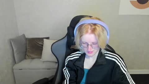 Snapshot of elizabeth_harpper chatting on 09/21/25, 01:18 Elizabeth online show from 09/21/25, 01:18