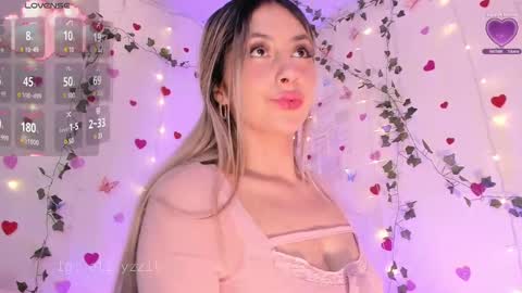    Independent Model online show from 03/09/25, 01:25