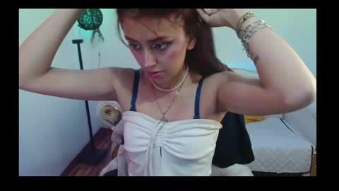 Snapshot of elizabeth_loren1 chatting on 10/22/25, 04:07 elizabeth_loren1 online show from 10/22/25, 04:07