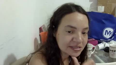 Snapshot of elizabeth_martinez_ chatting on 05/21/26, 06:15 Elizabeth Martinez online show from 05/21/26, 06:15
