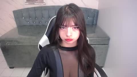 Snapshot of elizabeth_t_ chatting on 05/01/26, 01:16 Elizabeth online show from 05/01/26, 01:16