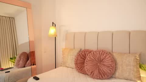 Eliza online show from 04/24/26, 10:12