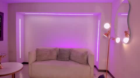 Snapshot of elizabethbennett_ chatting on 10/19/25, 05:46 Call me Eli online show from 10/19/25, 05:46