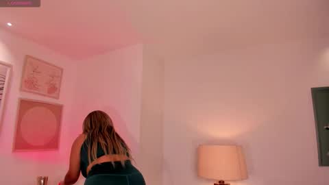 Snapshot of elizabethbennett_ chatting on 10/26/25, 11:42 Call me Eli online show from 10/26/25, 11:42