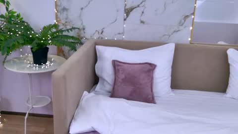 Elizabeth online show from 01/13/26, 04:45