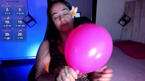 Snapshot of elizabethevan_ chatting on 11/21/25, 01:54 Lucia Vonne online show from 11/21/25, 01:54