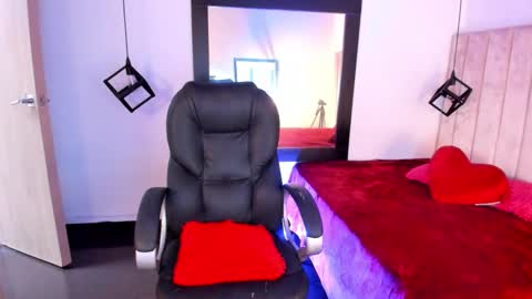 Snapshot of elizabethevan_ chatting on 11/26/25, 01:12 Lucia Vonne online show from 11/26/25, 01:12