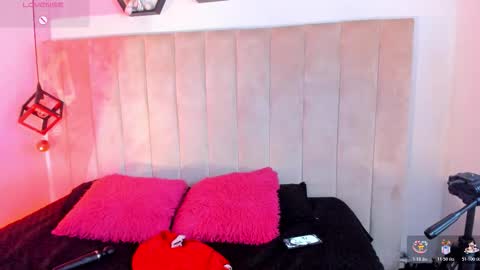 Lucia Vonne online show from 12/16/25, 01:16