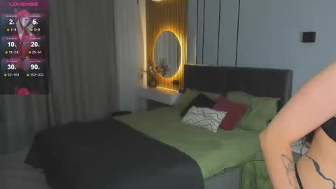 elizabethh_brown online show from 11/17/25, 06:46