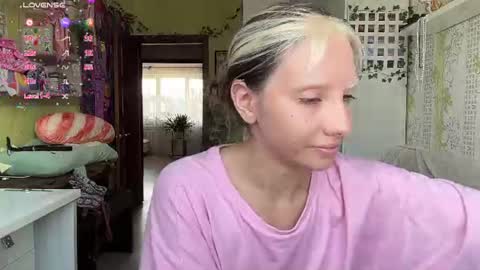 Snapshot of elizabethh_brown chatting on 08/04/26, 07:33 elizabethh_brown online show from 08/04/26, 07:33