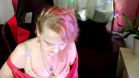 Snapshot of elizabethmonro chatting on 06/07/26, 04:44 Hellomy name is Liset Monroe online show from 06/07/26, 04:44