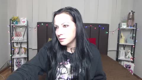 Snapshot of elizabethsho chatting on 01/22/25, 12:16 ElizabethSho online show from 01/22/25, 12:16