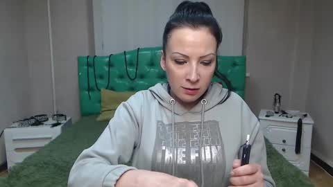 Snapshot of elizabethsho chatting on 01/31/25, 01:11 ElizabethSho online show from 01/31/25, 01:11