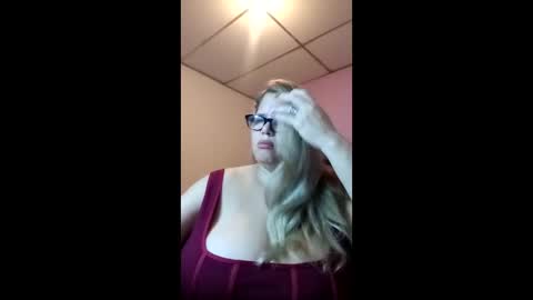 Elizabeth online show from 04/21/26, 10:32