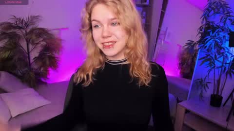 Snapshot of elizabethvane chatting on 05/17/26, 05:16 Elizabeth online show from 05/17/26, 05:16
