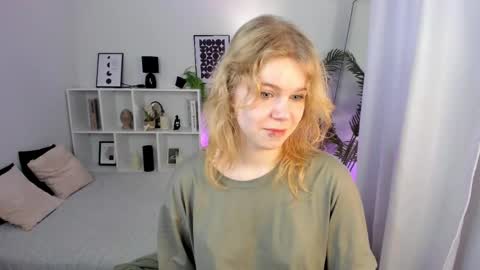 Snapshot of elizabethvane chatting on 05/19/26, 05:14 Elizabeth online show from 05/19/26, 05:14