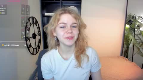 Snapshot of elizabethvane chatting on 06/05/26, 05:25 Elizabeth online show from 06/05/26, 05:25