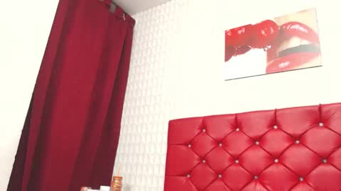 Snapshot of elizabetth_roman chatting on 12/22/25, 07:44 elizabetth_roman online show from 12/22/25, 07:44