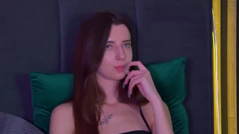 Snapshot of elizabetwilsoon chatting on 01/17/25, 11:27 Elizabet online show from 01/17/25, 11:27