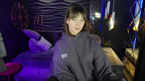 Eliza online show from 02/25/25, 07:47