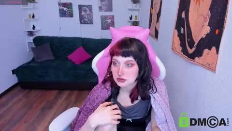 Snapshot of elizanik chatting on 02/16/25, 07:15 Eliza online show from 02/16/25, 07:15