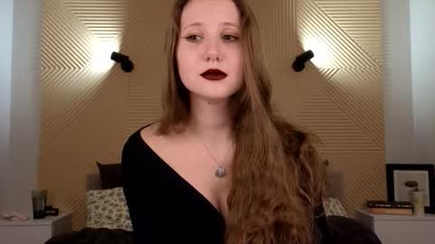 Snapshot of elizavetta_miller chatting on 09/15/25, 03:45 Lisa online show from 09/15/25, 03:45