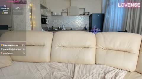 Eliz                               online show from 03/07/25, 03:07