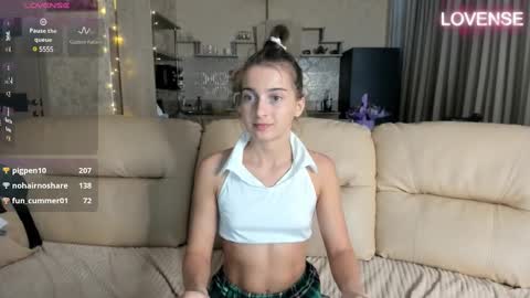 Eliz                               online show from 03/10/25, 03:20