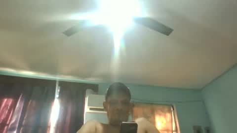 Snapshot of eljim323323 chatting on 11/09/25, 02:15 eljim323323 online show from 11/09/25, 02:15