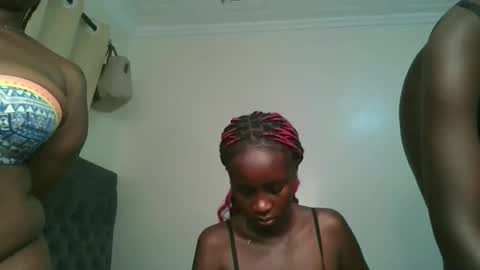 ella3_ online show from 06/07/26, 10:41