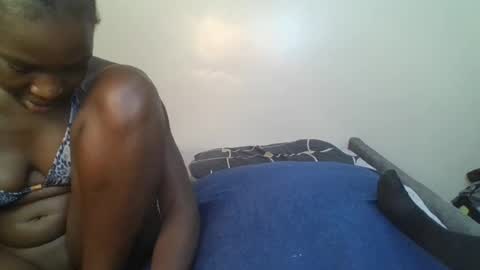 Snapshot of ella8_ chatting on 06/17/26, 01:01 ella8_ online show from 06/17/26, 01:01
