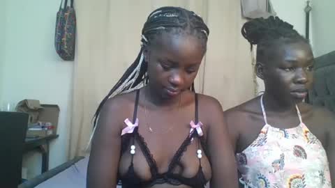 Snapshot of ella8_ chatting on 06/19/26, 09:40 ella8_ online show from 06/19/26, 09:40
