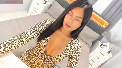 Snapshot of ella______ chatting on 09/09/25, 02:00 Ella online show from 09/09/25, 02:00