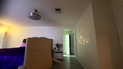 ella_ella_ella_ay online show from 10/24/25, 11:45