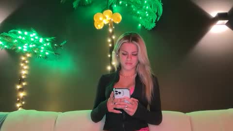 Snapshot of ella_hill chatting on 01/12/26, 05:56 Ella online show from 01/12/26, 05:56