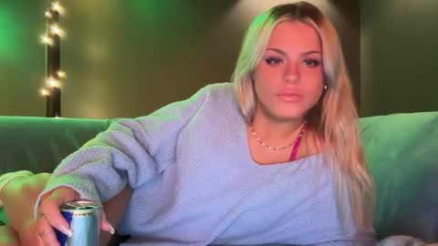 Snapshot of ella_hill chatting on 01/15/26, 05:23 Ella online show from 01/15/26, 05:23