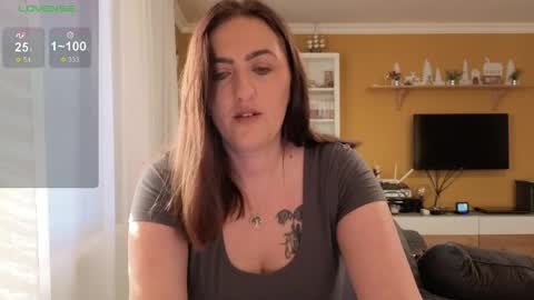 Snapshot of ella_max_live chatting on 04/06/26, 05:41 Ella Max online show from 04/06/26, 05:41