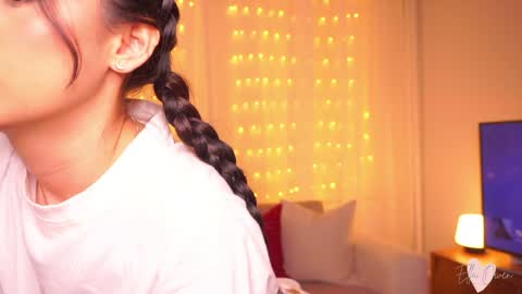 ELLA OWEN online show from 01/17/25, 05:30