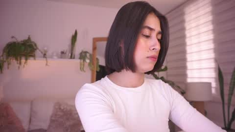 ELLA OWEN online show from 04/22/26, 10:33