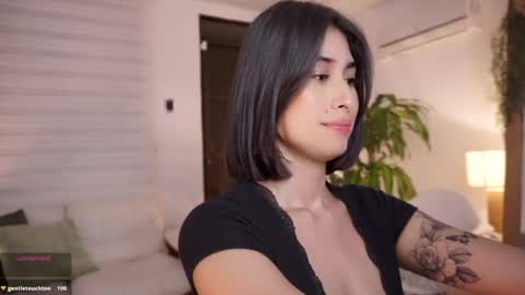 ELLA OWEN online show from 05/22/26, 03:35