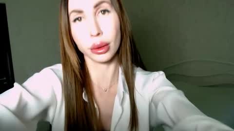 Ella online show from 09/09/25, 08:14