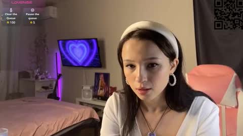ella_simons online show from 11/08/25, 02:23