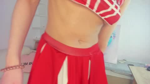 Snapshot of ella_starrr_ chatting on 04/27/26, 01:25 Ella online show from 04/27/26, 01:25