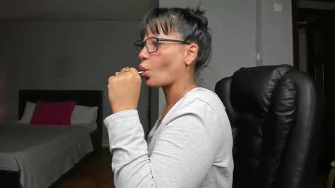 Ella online show from 11/28/25, 12:02