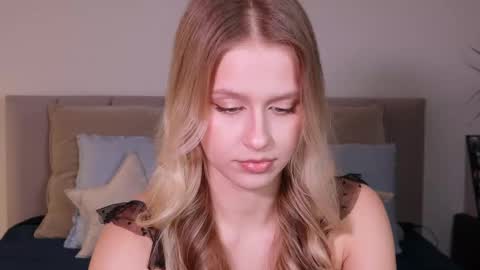 Ella online show from 02/22/25, 07:36