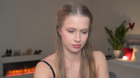 Ella online show from 04/17/26, 06:55