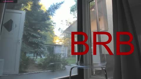 Snapshot of ella_vee chatting on 09/21/25, 04:47 ella_vee online show from 09/21/25, 04:47